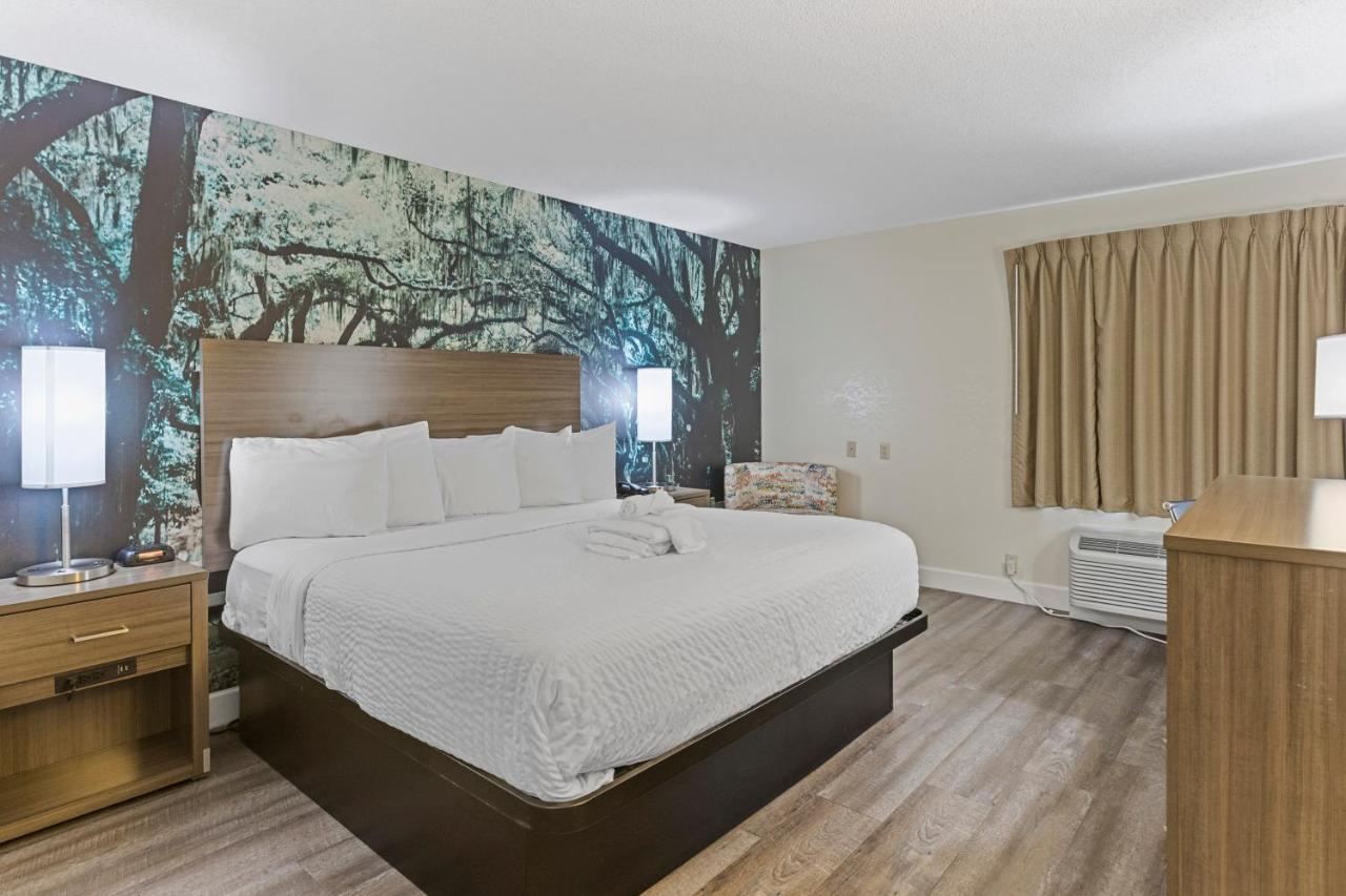 Clarion Pointe Savannah Gateway I-95 エクステリア 写真
